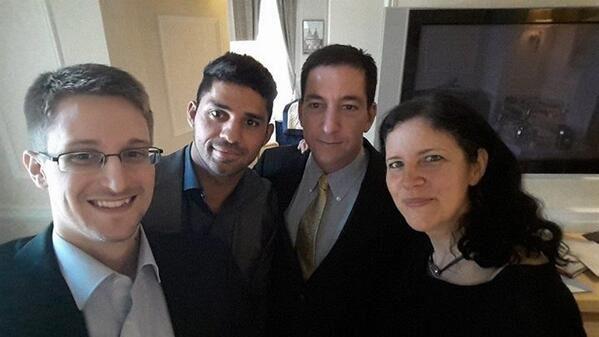 <p>Edward Snowden'ın Glenn Greenwald, David Miranda ve Laura Poitras ile çektiği selfie</p>
