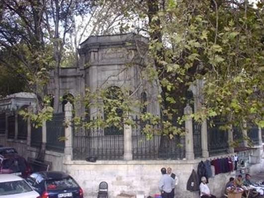 <p>Pertevniyal Valide Sultan Türbesi</p>
<p>Gureba Hüseyin Ağa Mahallesi Cumhuriyet Caddesi Valide Camii bahçesi - Aksaray</p>