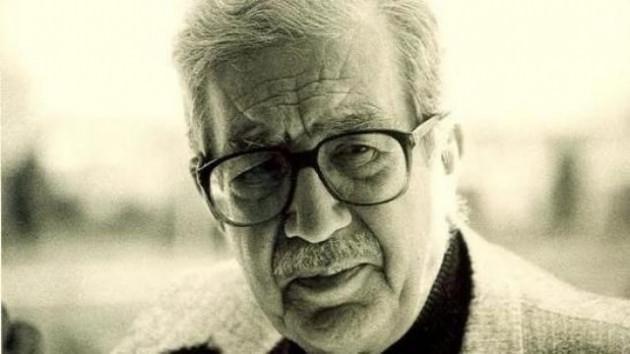 <p>28 Eylül 2013<br /><br />"Şu Çılgın Türkler" kitabının yazarı Turgut Özakman hayatını kaybetti. </p>