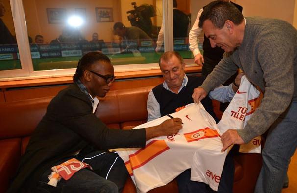 Didier Drogba ! Didier Drogba ! Didier Drogba ! oleyyy oleyyy oleyyy