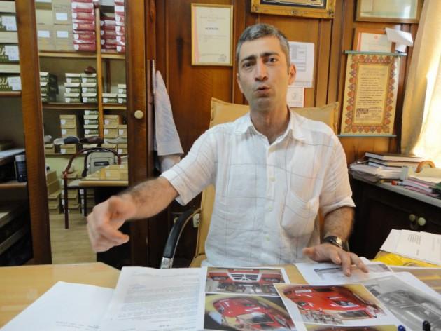 <p>İstanbul’da ayakkabı imalatı işiyle uğraşan Fatih Başoğlu, Şamil markalı özel üretim spor aracını 280 bin Euro fiyatla sahibinden.com’da satışa çıkardı. 2006 yılında “Şamil” adını tescilleterek üretime başladığı otomobilin tamamlanması 5 yıl sürdü.</p>
