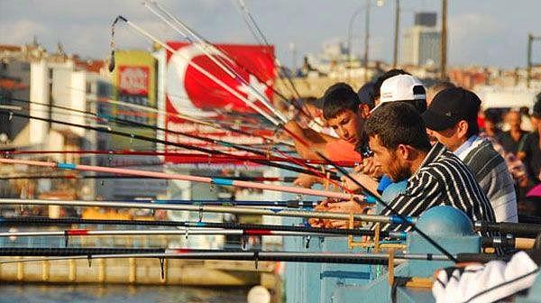 <p>İstanbul'a yolunuz düşerse veya bu şehirdeyseniz ancak onu tanımaya vakit ayıramıyorsanız buraları mutlaka gezin...<br /><br />Haliç'te balık tutmak</p>