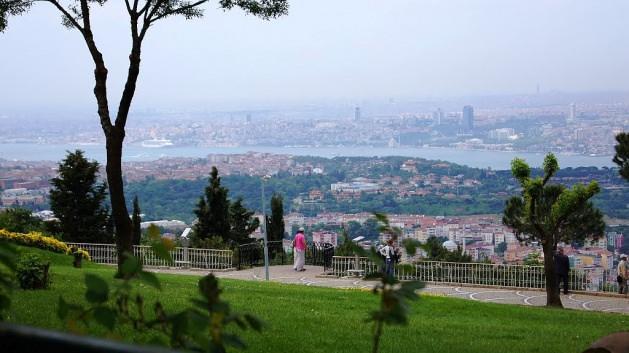 <p>Çamlıca tepesinden İstanbul'u seyretmek</p>