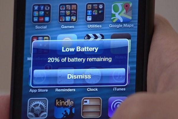 <p><strong>Yeni pil</strong><br />iPhone 5S'in yeni bir tür pile sahip olacağı ve bu sayede telefonun pil ömrünün uzayacağı da ortaya atılan iddialar arasında.</p>