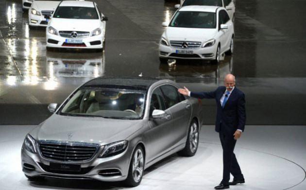 <p>Akıllı sürüş: 100 km hıza kadar kendi kendine gidebiliyor. Radar ve sensörlerle yolunu bulan araç, önündeki araçla mesafesini ayarlayarak trafik sıkışıklığında gerektiğinde fren yapıyor. Makul manevralar da yapabilme imkanı da veriyor.</p>