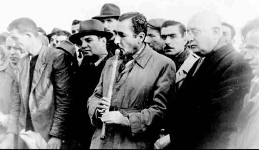 <p>Ve Neyzen Tevfik’in Cenaze Töreni - 28 Ocak 1953-Beşiktaş Sinan Paşa Camisi</p>
<p> </p>
<p> </p>