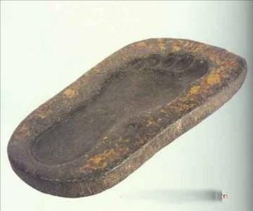 <p>Küdüs'te Bulunan Bu Taşın Üzerinde Hz. Muhammed'in Sol Ayağının izi</p>