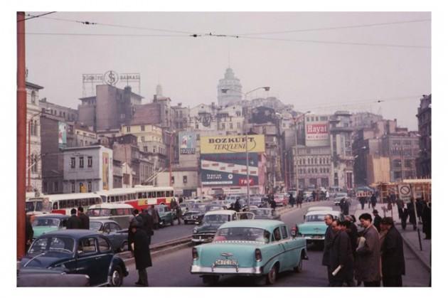 <p>Indiana Üniversitesi, Charles W. Cushman fotoğraf koleksiyonundan eski İstanbul fotoğrafları çıktı. Günümüze kıyasla daha tenha görülen İstanbul'un bu fotoğrafları 1965 yılında çekilmiş.</p>