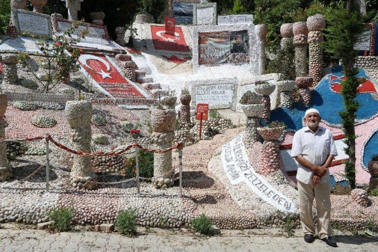 <p>Adapazarı ilçesi Maltepe Mahallesi Şehit Metin Akkuş Sokak’taki iki katlı evinde eşiyle birlikte yaşayan 67 yaşındaki Ahmet İlhan, öğrendiği taş süsleme sanatı ile sokağını farklı bir görünüme soktu.</p>

<p> </p>
