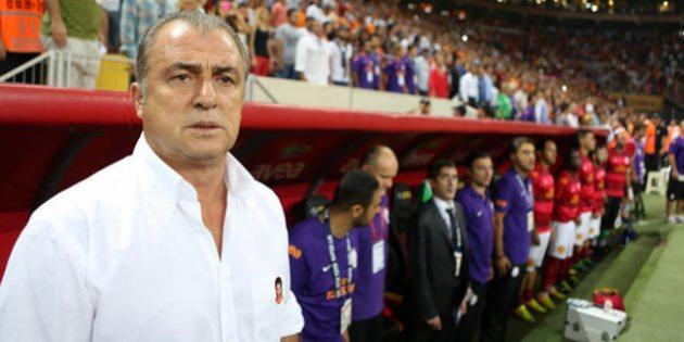 TERİM GÖNDERİLDİ, MANCINI GELDİ Galatasaray'da başkan Ünal Aysal'la yaşadığı sorunlar nedeniyle teknik direktör Fatih Terim'in görevine son verilmesi, şüphesiz 2013 yılında Galataaray adına yaşanan en önemli değişiklik oldu. Fatih Terim'in A Milli Futbol Takımı'nda teknik direktör Abdullah Avcı'nın yerine geçici olarak göreve başlamasıyla birlikte giderek artan Aysal-Terim sorunu, tecrübeli teknik adamın görevine son verilmesiyle noktalandı. Aysal'ın başkanlığa seçilmesinin ardından ilk icraatlarından biri olarak göreve getirdiği Terim, ilk iki sezonunda hem Türkiye'de hem Avrupa'da önemli başarılar elde etmesine karşın, üçüncü sezonunun başında görevini noktalamak zorunda kaldı. Terim, Türkiye Futbol Federasyonu'yla uzun süreli bir mukavele imzalarken, Galatasaray'da ise teknik direktörlük görevine Roberto Mancini getirildi. Divan kurulu üyesi konumunda bulunduğu Galatasaray Kulübü'ne hem futbolcu hem de teknik adam olarak hizmet eden Terim, teknik direktör olarak 6 lig şampiyonluğuna adını yazdırdı ve taraftarların gönlüne adeta taht kurdu.