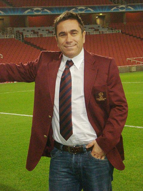 <p>SABRİ UGAN "Hasan Şaş saçını başını yolamıyor, çünkü saçı yok sayın seyirciler."</p>