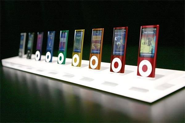 <p><strong>iPod</strong><br />
Akıllı telefonların yüzlerce şarkı depolayabildiği günümüzde buna ek olarak Pandora, iRadio ve Spotify'dan da müzik dinlenebilir.</p>
