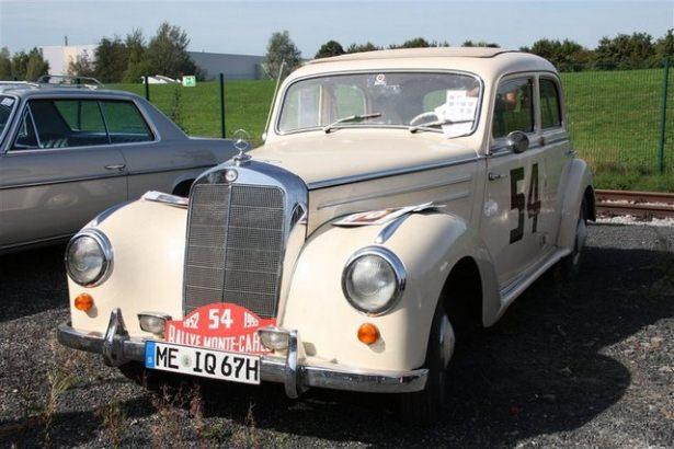 <p>Mercedes severler Almanya'nın Hattingen kentinde buluştu. Mercedes kulübü tarafından her sene düzenlenen etkinlik kapsamında Mercedes klasikleri ve son model Mercedes'ler bir araya geldi. İşte o otomobiller....</p>
<p> </p>