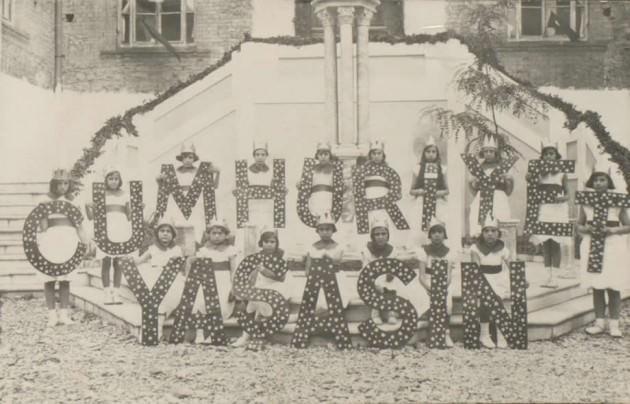 <p>Kız çocuklarının Cumhuriyet coşkusu…</p>