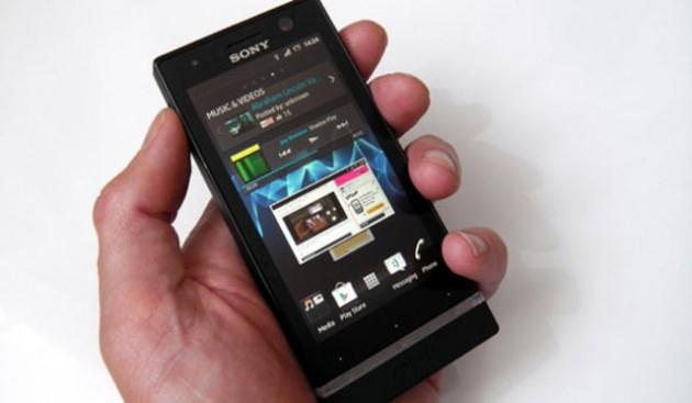 <p><strong>6. Sony Xperia U</strong></p>
<p>Fiyatı: 600 TL</p>
<p>Şık stiliyle öne çıkan Sony Xperia U, teknik özellikler konusunda da sizi hayal kırıklığına uğratmıyor. 3.5 inç'lik bir dokunmatik ekran, çift çekirdekli 1GHz işlemci ve Android Ice Cream Sandwich, hiç de fena olmayan özellikler.</p>