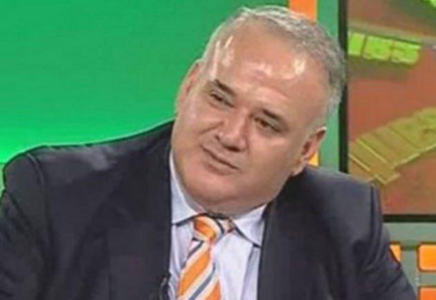 <p>AHMET ÇAKAR "Hiçbir Beşiktaşlı yönetici maymun değildir, Beşiktaş Başkanı da hayvan terbiyecisi değildir, Beşiktaş Yönetim Kurulu da hayvanat bahçesi değildir!.." (Çakar, istifa eden Beşiktaşlı yöneticinin "Yönetim kurulunda maymun gibiydik!" sözünü değerlendiriyor)</p>