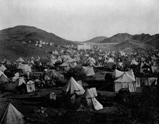 <h2>Mekke şehrinin biraz dışında kamp kuran hacılar.</h2>