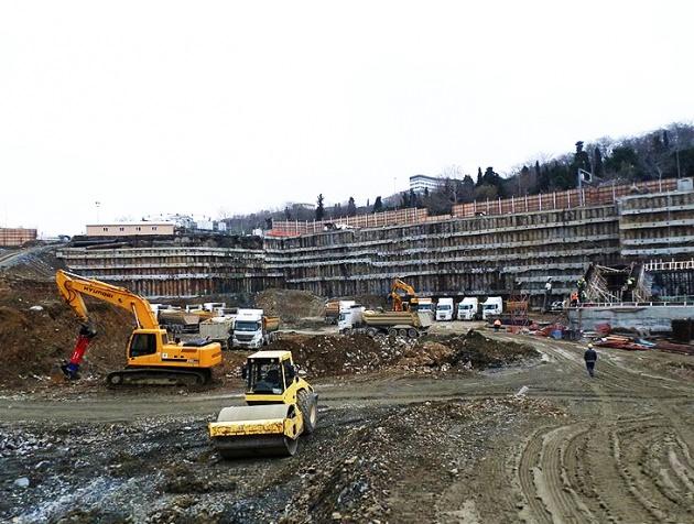 <p>Büyük bir heyecanla beklenen Beşiktaş Vodafone Arena'da inşaat çalışmaları son sürat devam ediyor. Ağustos ayında tamamlanması beklenen stadyumun tribünleri yükselmeye başladı. İşte Vodafone Arena'da son durum...</p>