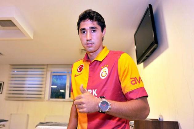 FURKAN ÖZÇAL Galatasaray, transferin son gününde Kayserispor'un genç oyuncusunu kadrosuna kattı. Sarı-Kırmızılı takım, 22 yaşındaki Furkan Özçal ile 4 yıllık anlaşma sağladı.