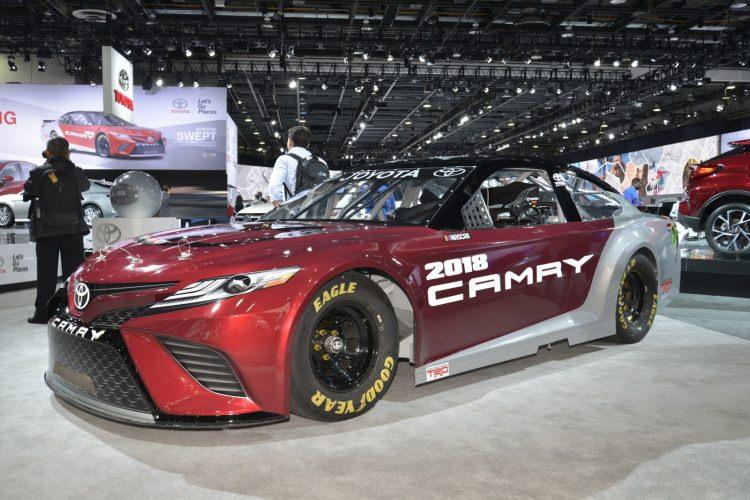 <p>Toyota Camry V8 Nascar</p>
<p>Yeni Camry'ye Nascar ayarı da yapmışlar. Ne diyelim, sonuçta o Amerika'nın Corolla'sı...</p>