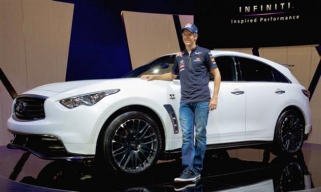 Sebastian Vettel 2011 F1 Dünya Şampiyonu olduktan sonra Infiniti, bir modeline onun ismini verdi. Infiniti FX50 S Sebastian Vettel edition. Vettel'in garajında Mercedes-Benz SL65 Black Edition, BMW X3, BMW 320d, Fiat 500 ve Volkswagen T5 van bulunuyor.