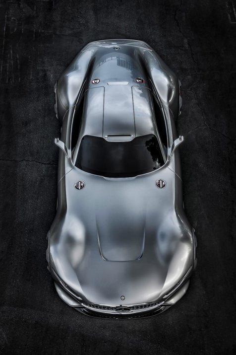 Kaputu altında AMG imzalı bir V8 motor görev yapan otomobil 577 beygir güç ve 800 Nm torku arka tekerleklere aktarıyor. Fren sisteminde kullanılan karbon seramik gibi hafif malzemeler sayesinde aracın ağırlığı 1.384 kg'da kalmış.
