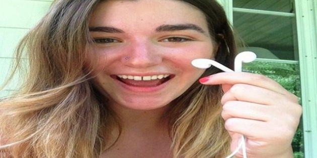 <p>5. Kulaklığınızı kullanarak fotoğraf çekebilirsiniz!<br />Kulaklığınızın üstündeki Volume + tuşuna basarak kamera modundayken fotoğraf çekebilirsiniz! Artık selfielerinizde kolunuzun gözükmesine gerek yok</p>