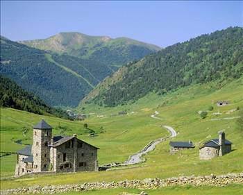 Andorra Prensliği    Güneybatı Avrupa'da, Pirene Dağları'nda, denize kıyısı olmayan, Fransa ve İspanya arasında küçük bir ülkedir. Bir zamanlar dünyadan soyutlanmış olan ülke, artık turizm ve bir vergi cenneti olma özelliği ile zengin bir ülkedir.