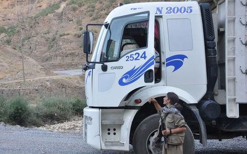 PKK'nın elebaşlarınca örgüte yakın internet sitelerinde Kürt kökenli politikacılara AK Parti'de siyaset yapmamaları, yapanların da Kandil'e gelerek özeleştiri ve özür dileyerek dönmeleri çağrısı yapılmıştı.