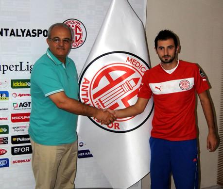 MURAT DURUER Antalyaspor, transferin son gününde Murat Duruer'i renklerine bağladı.