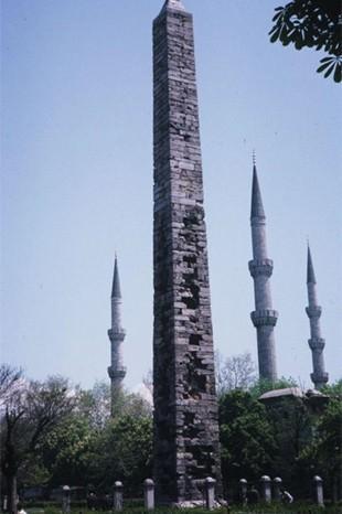 <p>Indiana Üniversitesi, Charles W. Cushman fotoğraf koleksiyonundan eski İstanbul fotoğrafları çıktı. Günümüze kıyasla daha tenha görülen İstanbul'un bu fotoğrafları 1965 yılında çekilmiş.</p>