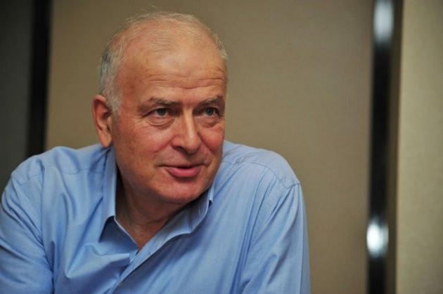<p>ŞANSAL BÜYÜKA "Hocam sıcak giriyor" (Yeni yaptırdığı dişlerinden ağzını kapayamayan Erman Toroğlun'a)</p>