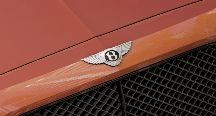 <p>Paylaşılan kareye yakınlaştırma yapıldığında yeni Bentley Flying Spur W12 S modelinin logosu net bir şekilde görülebiliyor.</p>