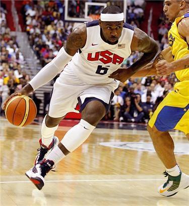 LEBRON JAMESO çok istediği NBA şampiyonluğunu aldı James. Şimdi sırada 2. Olimpiyat altını ya da bir başka deyişle 3. Olimpiyat madalyası. Atina’da bronzla yetinmişti, Pekin’de altına adeta uçmuştu. Bu moralle ve yanında Kobe ile Londra’da LeBron’u seyretmek rakipleri için bile heyecan verici bir deneyim olacak. Rüya Takım maçlarını kaçırmayın.