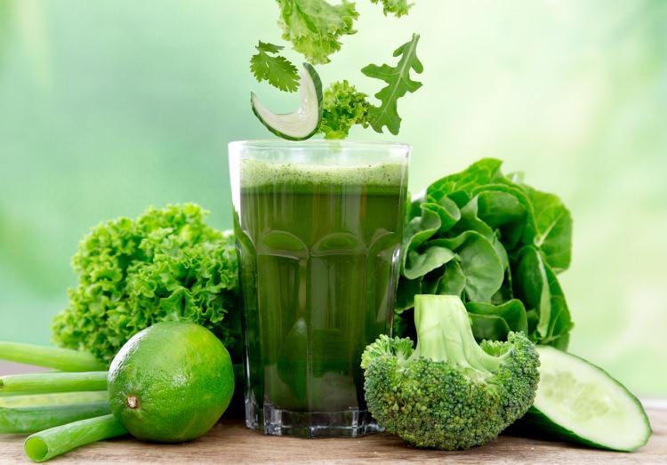 <p><strong>Maydanoz, brokoli</strong></p>
<p>Zengin antioksidan olan C vitamini kolajen yapımında önemli rol oynar ve deri altındaki bağ dokusunu güçlendirir.</p>