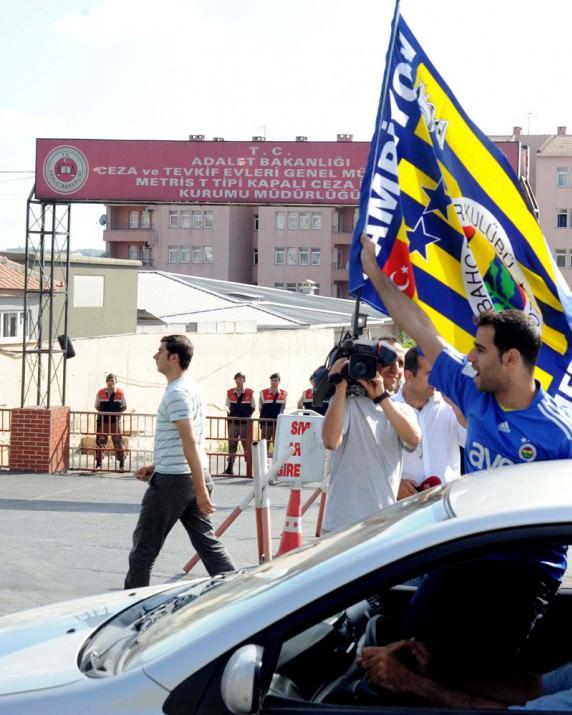 <p>İddianame açıklandığı sırada tam 31 isim Metris Cezaevi’nde tutukluydu: Aziz Yıldırım, Olgun Peker, Tayfur Havutçu, Serdar Adalı, Ahmet Ateş, Bülent İşçen, Şekip Mosturoğlu, İlhan Ekşioğlu, Mecnun Odyakmaz, Bülent Uygun, İbrahim Akın, İskender Alın, Korcan Çelikay, Ali Kıratlı, Ümit Karan, Ahmet Çelebi, Tamer Yelkovan, Cemil Turan, Abdullah Karakuş, Haldun Şenman, Emre Koçak, Yusuf Turanlı, Abdullah Başak, Mehmet Yenice, Sami Dinç, Selim Kımıl, Abdullah Karakuz, Abdullah Eker, Abdurrahman Yakut, Çoşkun Çalık, Hakan Karaahmet, Ömer Ülkü.</p>