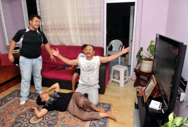 Anne Hatice Çakır ise kızının birinci olmasının ardından kısa süre fenalık geçirdi.