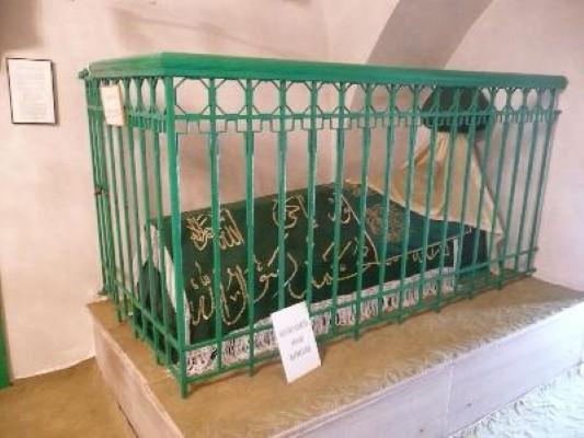 <p>Baba Ca'fer Türbesi<br /><span><br /> Zindan Han Eminönü - Fatih<strong></strong></span></p>