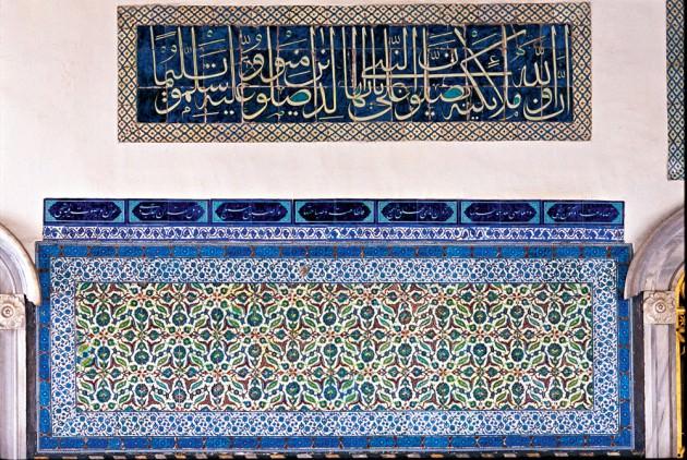 <p><span class="Normal__Char" style="font-family: 'Traditional Naskh','Arial'; font-size: 11pt; text-decoration: none;" dir="RTL">فِيهِ شِفَاء لِلنَّاسِ</span><span class="Normal__Char" style="font-family: 'Segoe UI','Arial'; font-size: 9pt;">(Nahl 16/69)</span></p>
<p class="Normal" style="margin-top: 3pt; margin-bottom: 3pt; margin-right: 0pt; text-align: center; line-height: 16pt;"><span class="Normal__Char" style="font-family: 'Traditional Naskh','Arial'; font-size: 11pt;" dir="RTL">وَإِذَا مَرِضْتُ فَهُوَ يَشْفِينِ</span></p>
<p class="Normal" style="margin-top: 3pt; margin-bottom: 3pt; margin-right: 0pt; text-align: center; line-height: 16pt;"><span class="Normal__Char" style="font-family: 'Segoe UI','Arial'; font-size: 11pt; font-style: italic;">“Hastalandığımda, O’dur beni iyileştiren.”</span><span class="Normal__Char" style="font-family: 'Segoe UI','Arial'; font-size: 9pt;">(</span><span class="Normal__Char" style="font-family: 'Segoe UI','Arial'; font-size: 9pt;">Ş</span><span class="Normal__Char" style="font-family: 'Segoe UI','Arial'; font-size: 9pt;">uar</span><span class="Normal__Char" style="font-family: 'Segoe UI','Arial'; font-size: 9pt;">â</span><span class="Normal__Char" style="font-family: 'Segoe UI','Arial'; font-size: 9pt;"> 26/80)</span></p>