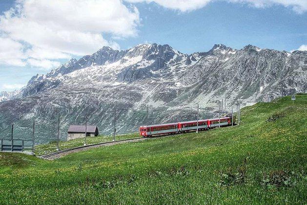 Albula ve Bernina bölgelerinden geçen Rhaetian Tren Yolu gerçekten müthiş bir teknik, mimari ve çevresel denge sağlarken inşaat mühendisliğinin ve mimarinin doğa ile bütünleşmiş muhteşemliğini temsil ediyor.