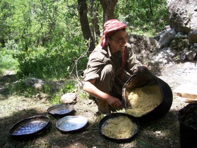 Teröristlerin üzerinden çıkan fotoğraflar o sefil hayatın bir göstergesi....