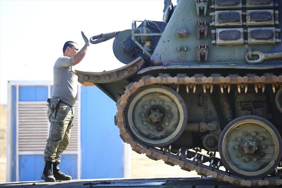 <p>Mutabakata göre, Türkiye'nin İdlib'de çatışmasızlık bölgesinin sınırlarını teşkil eden güvenlikli bölgelerde kontrol ve gözlem noktaları oluşturarak asker konuşlandırması kararlaştırılmıştı.</p>