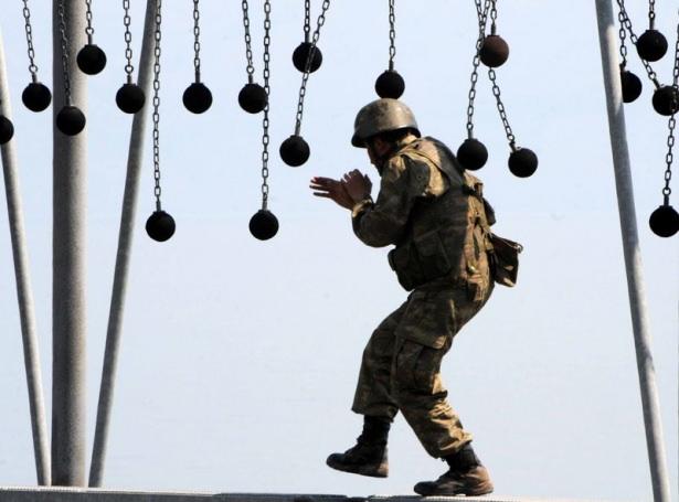 <p>Bingöl-Muş Karayolu'nda 2004 yılında terör örgütünün düzenlendiği saldırı sonucu gazi olan Ekrem Aktaş ise saldırıda bacağından ve akciğerinden yaralandığını söyledi. </p>

<p> </p>

