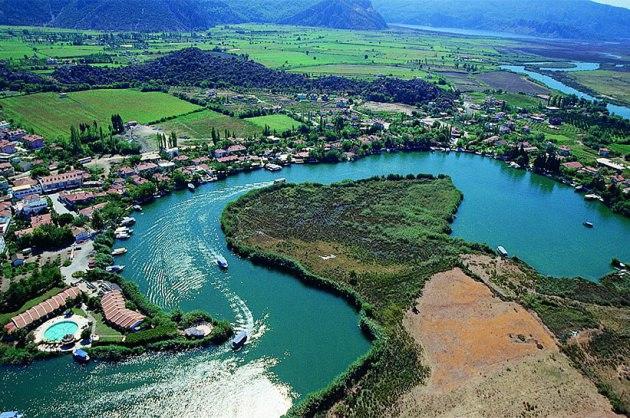 <p>Muğla: 641 bin 133 seçmen, 2 bin 320 sandıkta oy kullanacak</p>