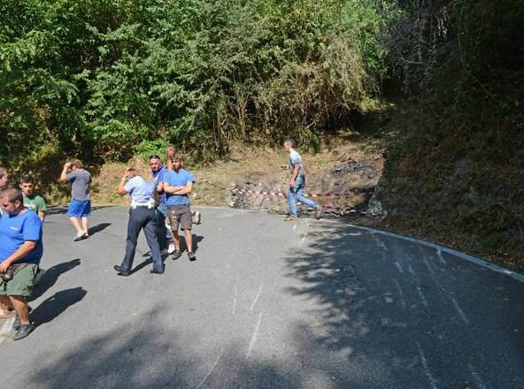İtalya'da gerçekleştirilen bir ralli büyük bir trajediye sahne oldu. Yoldan çıkan araç yanarak kül oldu. Aracın içinde bulunan 10 yıldır beraber yaşayan nişanlı çift yani pilot ve yardımcısı yanarak feci şekilde can verdi.