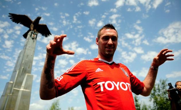 ALLAN MCGREGOR (BEŞİKTAŞ) Rüştü'nün ardından kaleye tecrübeli ibir isim arayan Beşiktaş yönetimi, Glasgow Rangers'ın başarılı eldiveni Allan McGregor'u tranfer etti.