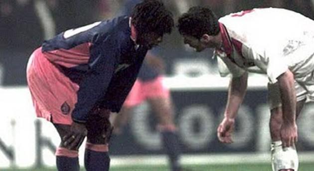 Türkiye 1-0 Hollanda:  1998 Dünya Kupası Eleme Grubu mücadelesinde Hollanda'yı 2 Nisan 1997'de Bursa'da konuk eden Türkiye, Hakan Şükür'ün golüyle ses getiren bir zafere imza atmıştı.