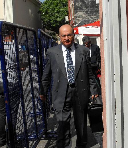 AHMET FEYYAZ İstanbul 10. Ağır Ceza Mahkemesi, “Balyoz Planı” davasında emekli Koramiral Ahmet Feyyaz Öğütçü'yü 18 yıl hapis cezasına çarptırdı.
