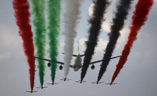 <p>Airbus A380'e hava kuvvetleri refakat ediyor</p>