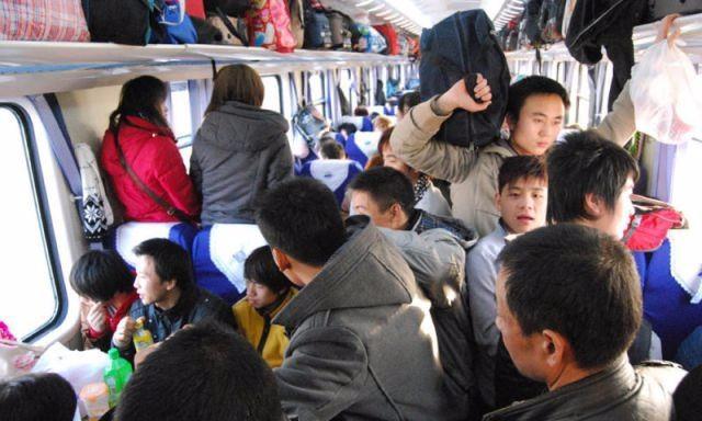 <p>Yaklaşık 1.4 milyarlık nüfusa sahip dünyanın en önemli üretim üssü olan Çin’de hayat büyük şehirlerde her geçen gün zorlaşıyor.</p>
